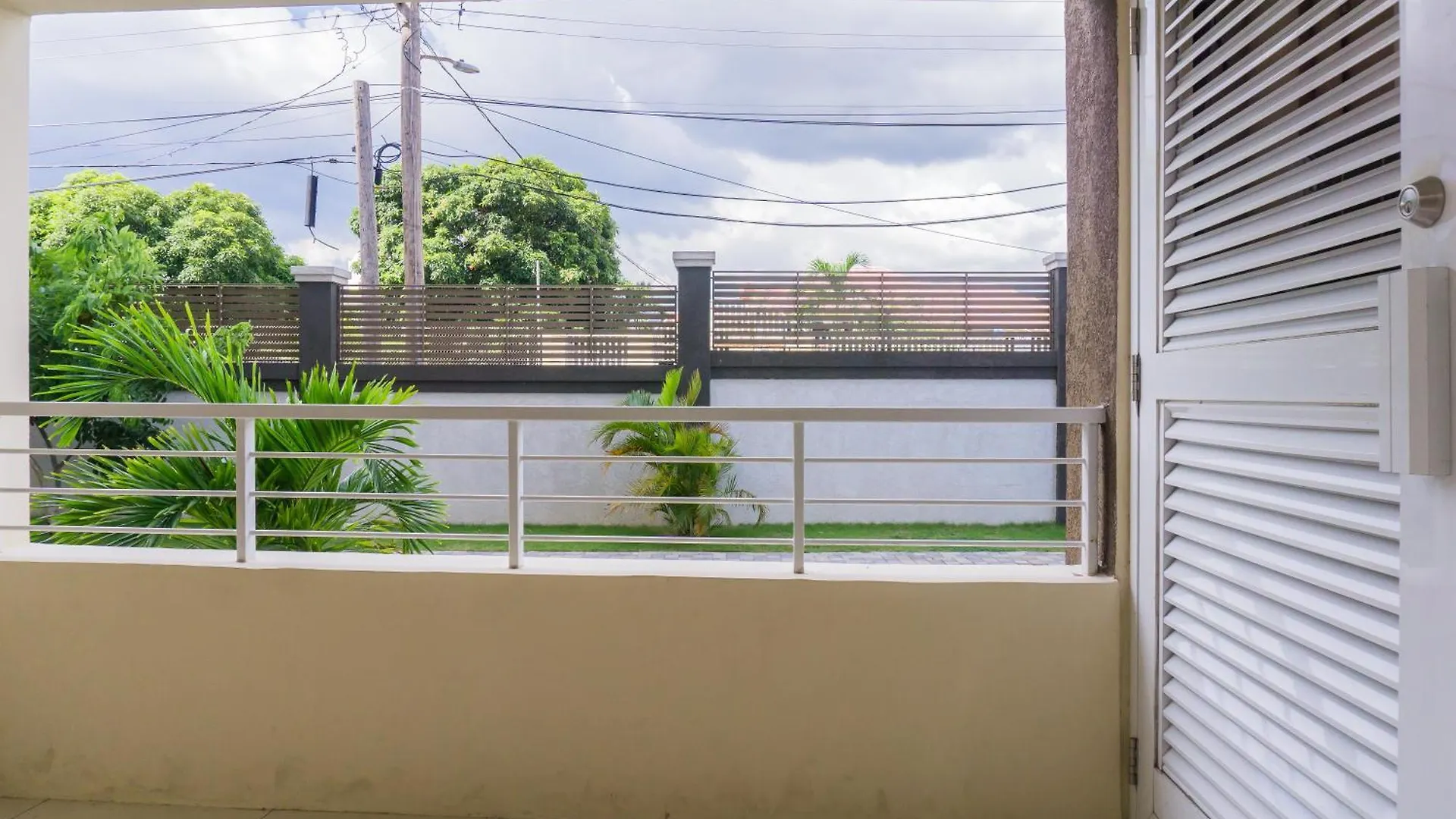 Secure One Bedroom Apartment In Ruthven A Gated Community In New Kingston Jamaica